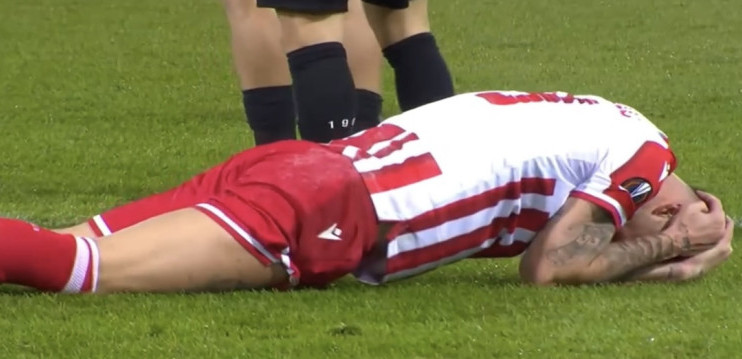 (VIDEO) Ufff, ovo izgleda bolno: Arnautović igra povređen - Hramao na terenu, pa dobio kopačku u glavu