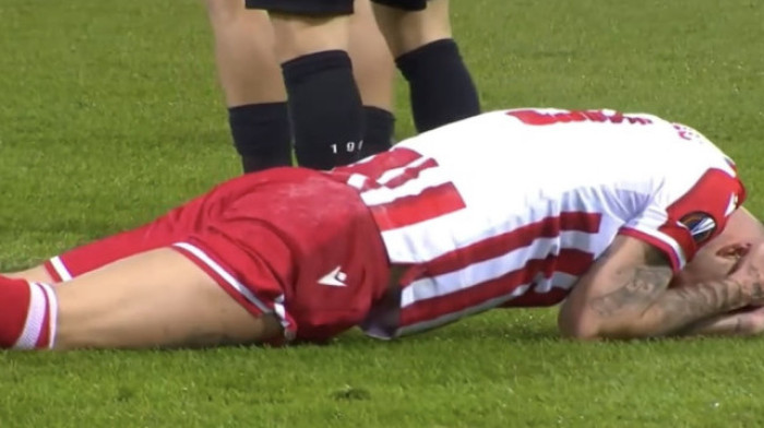 (VIDEO) Ufff, ovo izgleda bolno: Arnautović igra povređen - Hramao na terenu, pa dobio kopačku u glavu