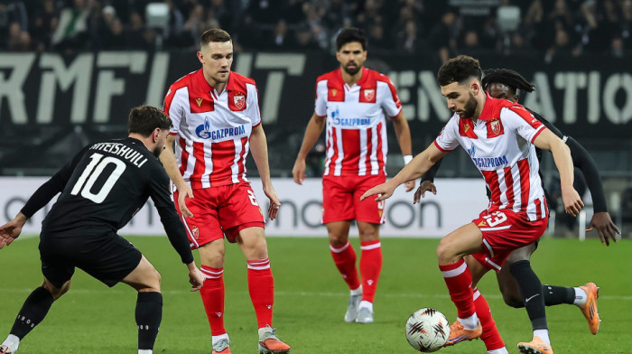 (FOTO) Specijalan gost se pojavio na utakmici Zvezda - Šturm: Navijači ga pozdravili aplauzom