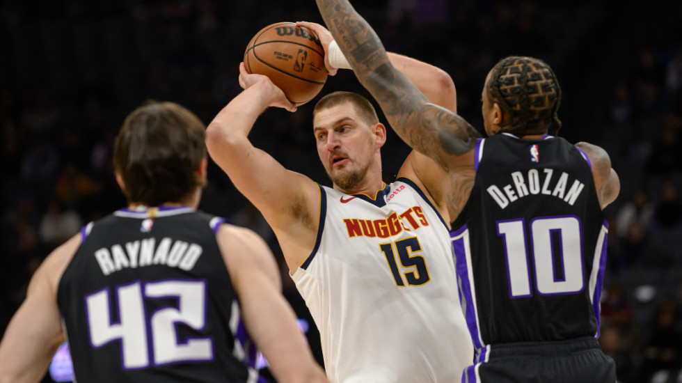 (VIDEO) Surova dominacija, Srbin se igra sa Amerima! Pogledajte najbolje poteze Jokića protiv Kingsa