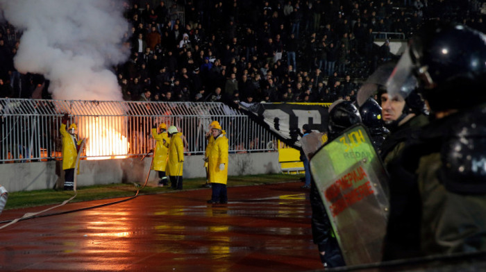 Na današnji dan: Haos na jugu koji je obeležio 156. večiti derbi (VIDEO)