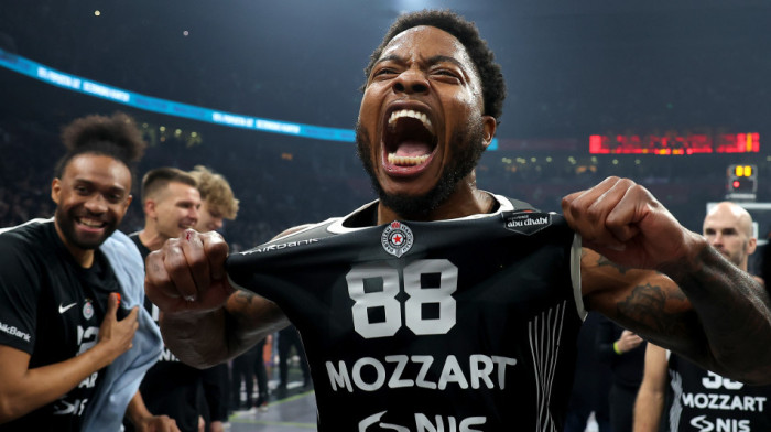 Zviždali mu, vređali ga, a sada se sve promenilo za 360 stepeni: Palo pomirenje između Tajrika i "grobara"