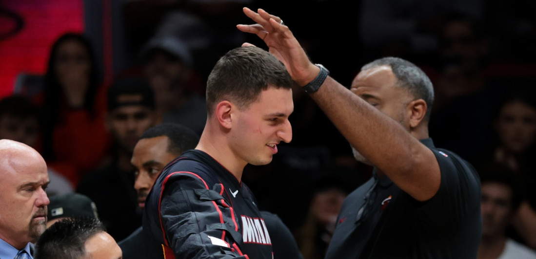 Katastrofa - Muk u dvorani, Jović krenuo da zakuca, pa pao kao pokošen (VIDEO)