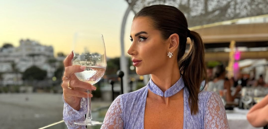 Majko mila, voditeljka skoro gola izašla u provod - Neće vam biti dobro kad je vidite (FOTO)