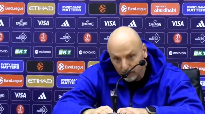 J**o te trojka - Obradović nije znao da je konferencija počela: Trener Zvezde sočno psovao