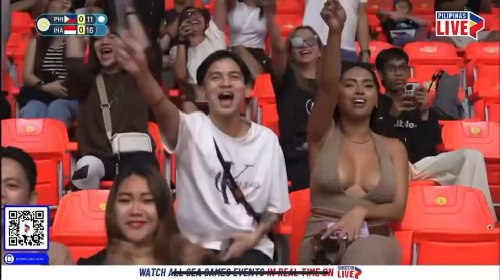 Ups... Pokazala je previše: Navijačica skakala od sreće i napravila šou za odrasle (VIDEO)