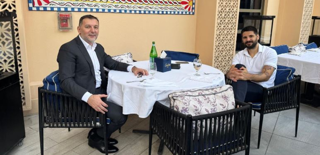 Da se brzo oporaviš i vratiš! Radujko sa kapitenom Mitrovićem u Dohi