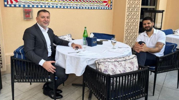 Da se brzo oporaviš i vratiš! Radujko sa kapitenom Mitrovićem u Dohi