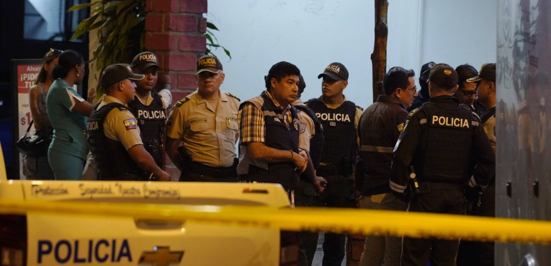 Ubijen fudbaler Barselone (33): Napadači upucali njegovu majku i ženu: Stravične slike s mesta zločina (FOTO)