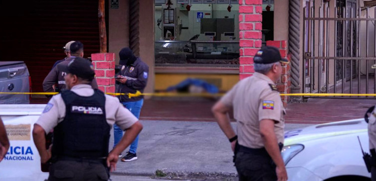 (FOTO) Prizor ledi krv u žilama: Telo upucanog fudbalera nasred ulice, isplivali horor detalji ubistva