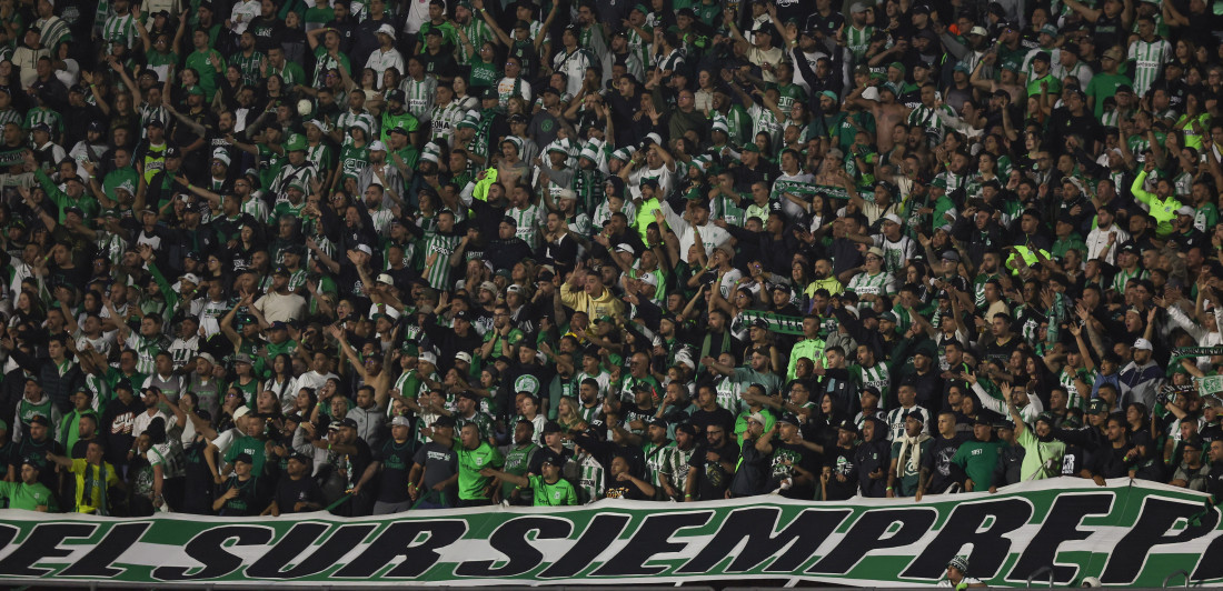 Haos nakon finala Kupa: Nastala opšta tuča na terenu, huligani potezali noževe (VIDEO)