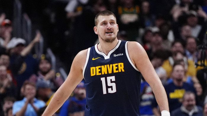 Istorijaaaa - Nikola Jokić nadmašio legendu NBA lige, ceo svet mu se klanja (VIDEO)