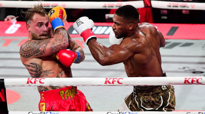 Farsa od 160 miliona dolara: Džošua završio Pola, navijači zviždali, boks ponižen (VIDEO)