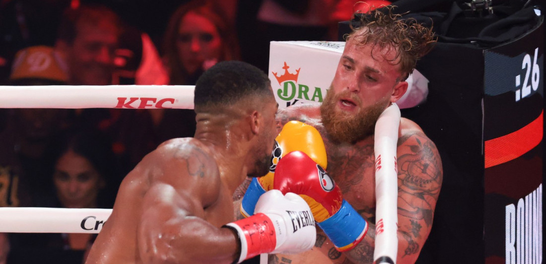 Džošua slomio vilicu Džejku Polu: Jutjuber morao u bolnicu nakon spektakla