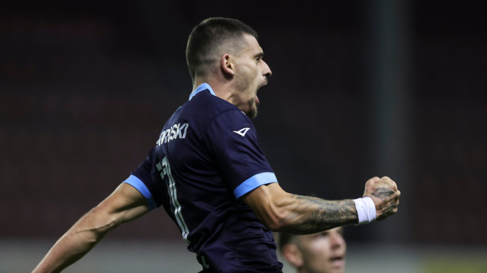 Lepši gol dugo nije viđe u Superligi: Lobovao golmana bez gledanja (VIDEO)