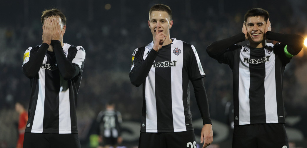 Ne odvajaju se ni kada je pauza - Trio Partizana zajedno na odmoru