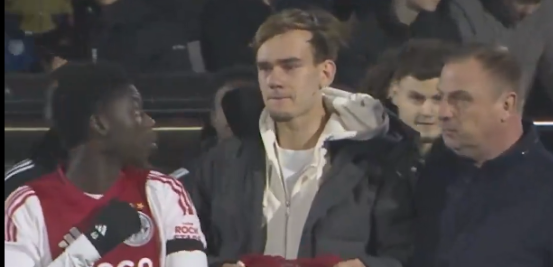 Ceo stadion plakao: Fudbaleru Ajaksa ubili devojku (VIDEO)