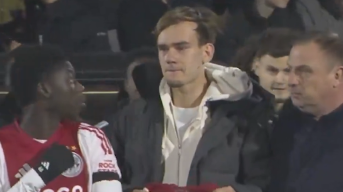 Ceo stadion plakao: Fudbaleru Ajaksa ubili devojku (VIDEO)