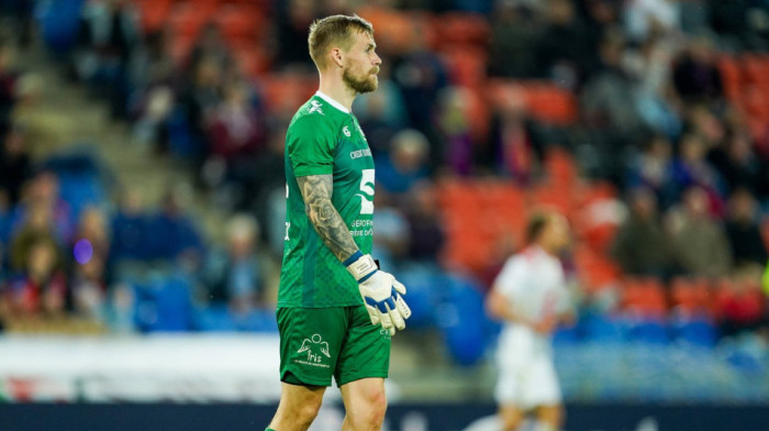 Čoveče, šta ti bi? Golman odlepio, primio 2 gola pa usred meča napustio teren (VIDEO)