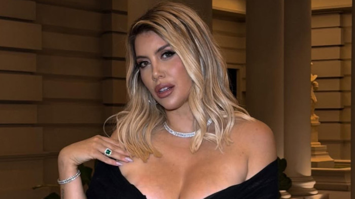 Dekolte do pupka, grudi servirala kao na tacni: Vruće izdanje Vande, neće vam biti dobro kada vidite (FOTO)