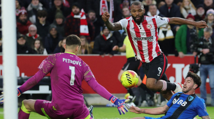 Brine forma Đorđa Petrovića: Novi veliki kiks srpskog golmana u Premijer ligi (VIDEO)