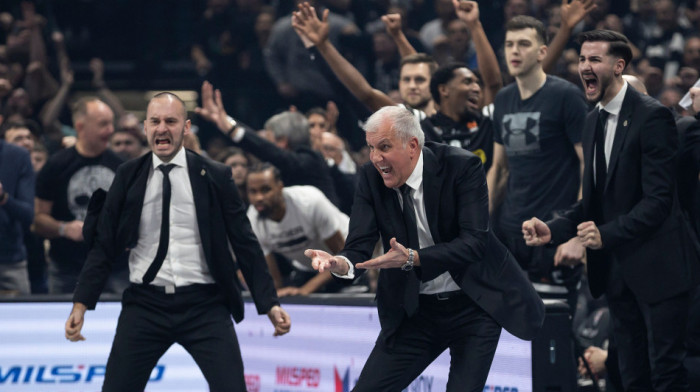 Opet među svojima: Bivši Žocov saradnik sa tribina bodrio Partizan protiv Makabija (VIDEO)