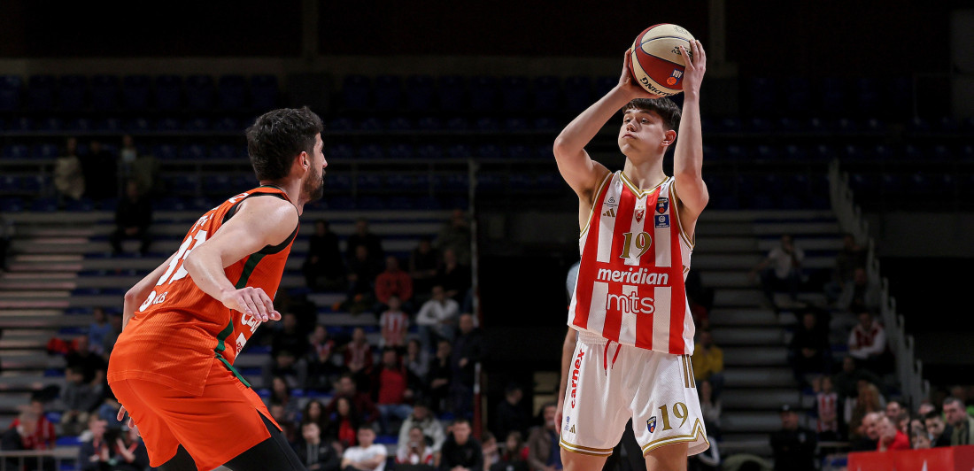 Zvezdini biseri se predstavili publici: Ognjen je novi najmlađi debitant u istoriji kluba