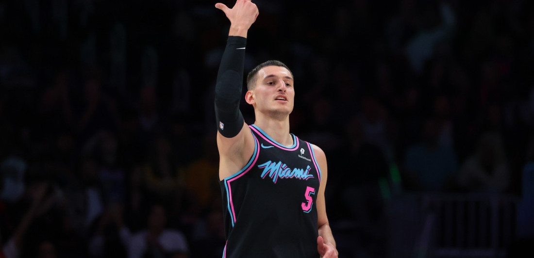 Razgoropadio se Nikola Jović, Srbin flertovao sa tripl-dablom