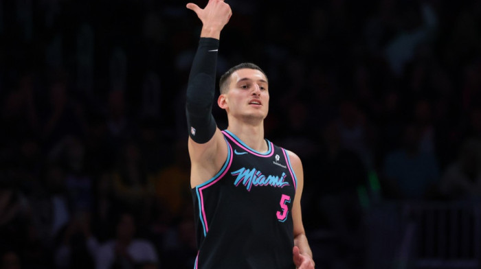 Razgoropadio se Nikola Jović, Srbin flertovao sa tripl-dablom