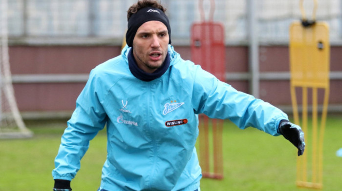 Elšnik raspalio maštu navijača - Eraković u opremi Zvezde (FOTO)