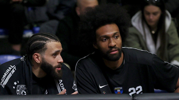 (FOTO) Džabari Parker krvario, morao da izađe sa terena: Odmah mu ukazali pomoć