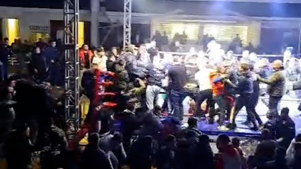 Povređeni grčki bokser posle tuče u Novom Pazaru hitno prevezen u Beograd