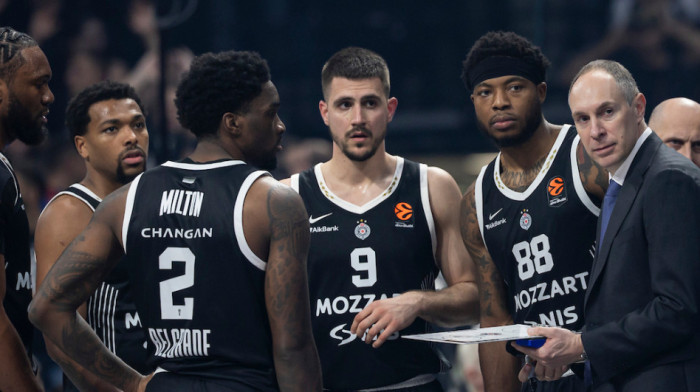 Navijači van sebe, poludeli od besa: Ove igrače očima ne mogu da gledaju, opleli po sudijama..