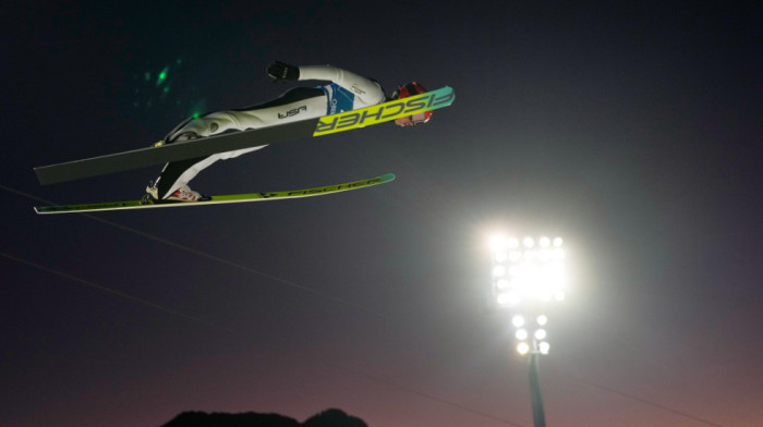 Ljudi ptice: Slovenac Prevc pobedio u Obersdorfu na startu turneje "Četiri skakaonice"