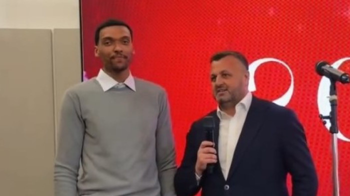 Novogodišnje iznenađenje Zvezde - Bolomboj već stigao u Beograd (VIDEO)