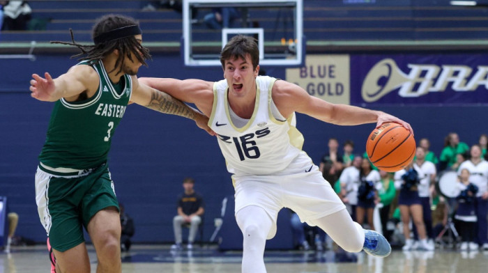 Amerika bruji o zakucavanju Srbina - Svi na klupi se držali za glavu (VIDEO)