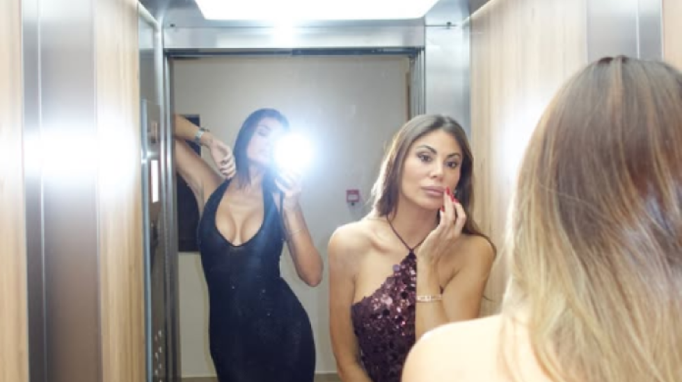 Grudi sevaju, vrelo izdanje... Nedovićeva žena nikad provokativnija, Radonjić u ekstazi... (FOTO)