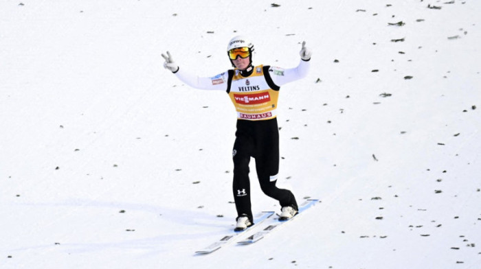 Domen Prevc leti ka trofeju: Spektakl u Garmišu i prednost iz snova