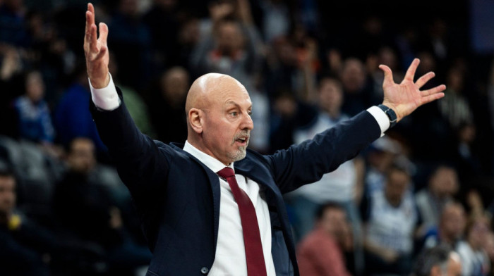 Obradović besan kao ris, urlao na igrače Zvezde: Uleteo na teren, pa zaradio tehničku grešku (VIDEO)