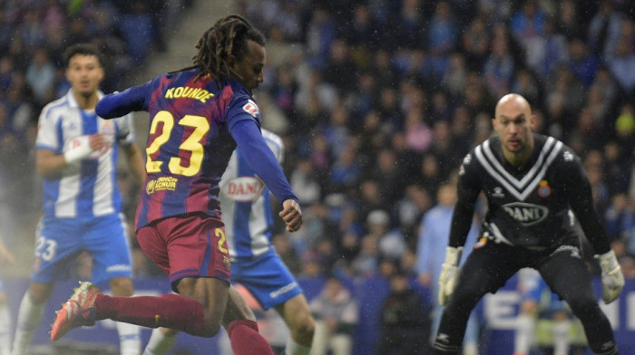 Držao se Dmitrović do samog kraja, ali... Barselona teškom mukom 'slomila' srpskog golmana