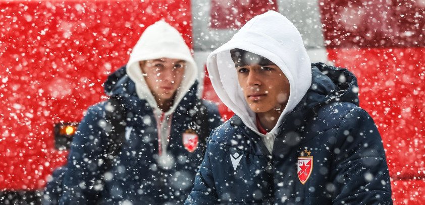 Zvezda beži od snega: Crveno-beli otputovali za Antaliju na pripreme (FOTO GALERIJA)