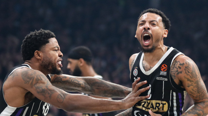 Karlik Džons se oglasio usred noći zbog Tajrikovog odlaska - Šta je ovim hteo da poruči?