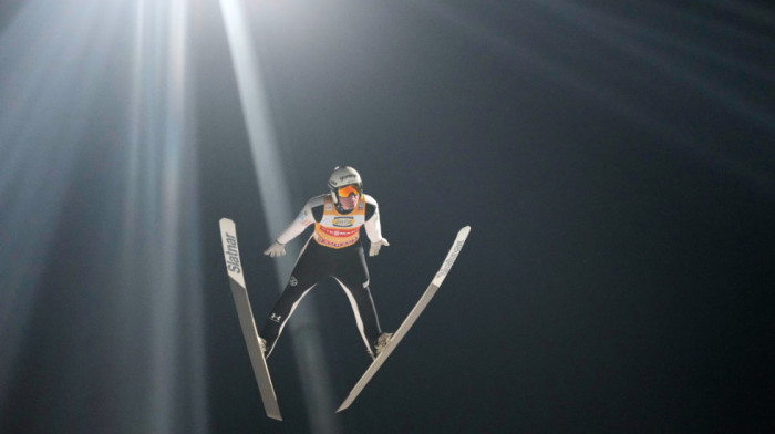 Prevcu "Četiri skakaonice"! Slovenac ušao u istoriju ski skokova