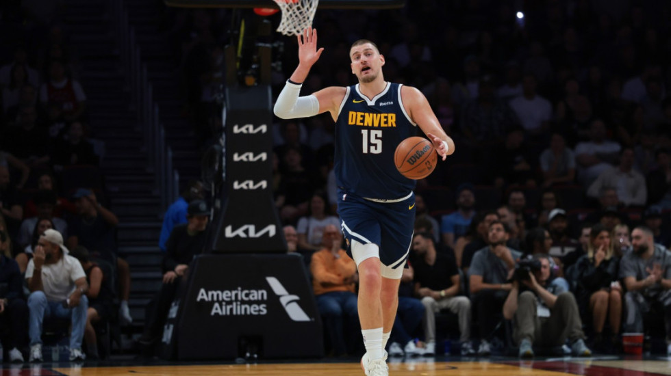 Jokić skočio sa klupe... Pogledajte šta se desilo, ovo nisu svi videli (VIDEO)