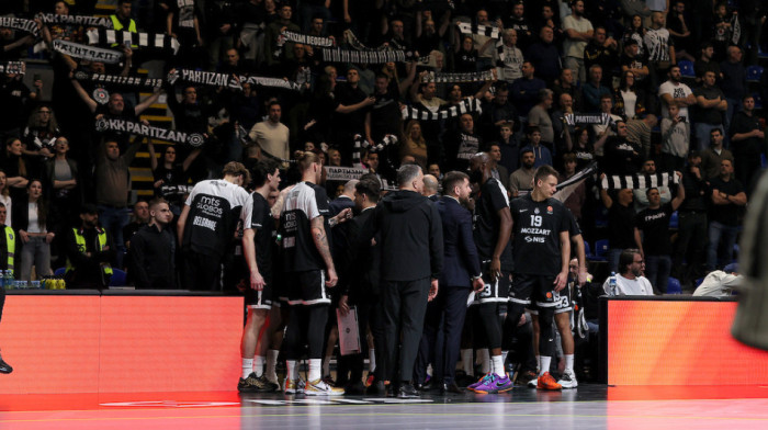Haos u "Pioniru": Košarkaš Partizana besan otišao u svlačionicu usred meča – evo šta se desilo (VIDEO)