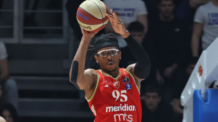 Kakav peh Zvezde: Moneke u bolovima napustio parket