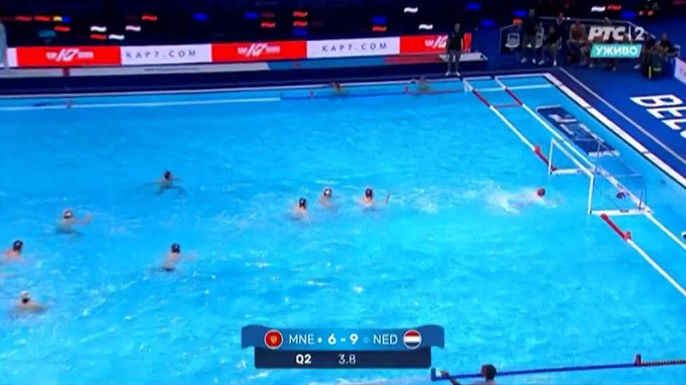 Bum! Ovo je potez Evropskog prvenstva: Golman Crne Gore zabezeknuo golom (VIDEO)