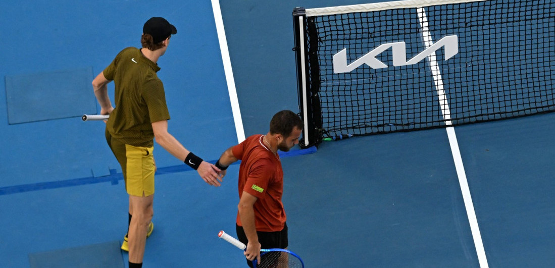 Siner zbog povrede završio meč na AO ranije nego što je trebalo: "Samleo" Francuza u prva dva seta, a onda...