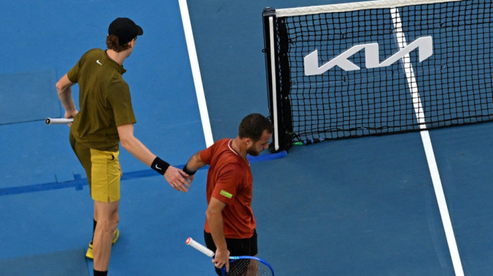Siner zbog povrede završio meč na AO ranije nego što je trebalo: "Samleo" Francuza u prva dva seta, a onda...