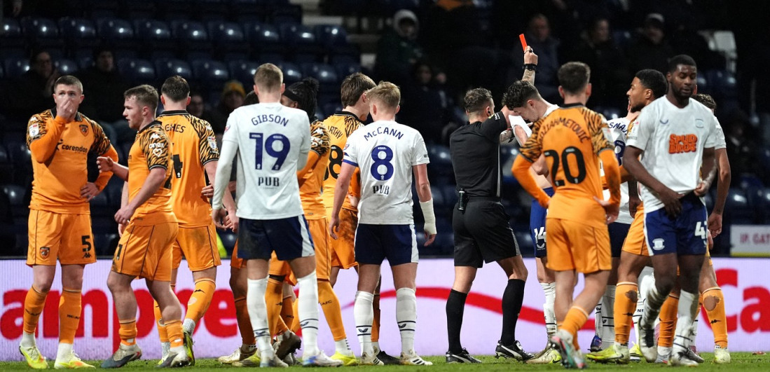 (VIDEO) Čoveče, šta uradi?! Crnogorac glavom udario protivnika usred meča, svet bruji o ovom snimku